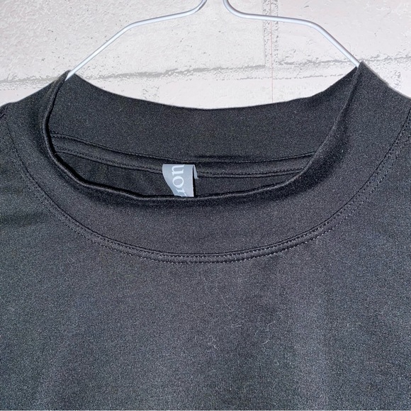 VUORI $85 LUX Long Sleeve Crop Mock Tee Blk MEDIUM EUC - Picture 6 of 14